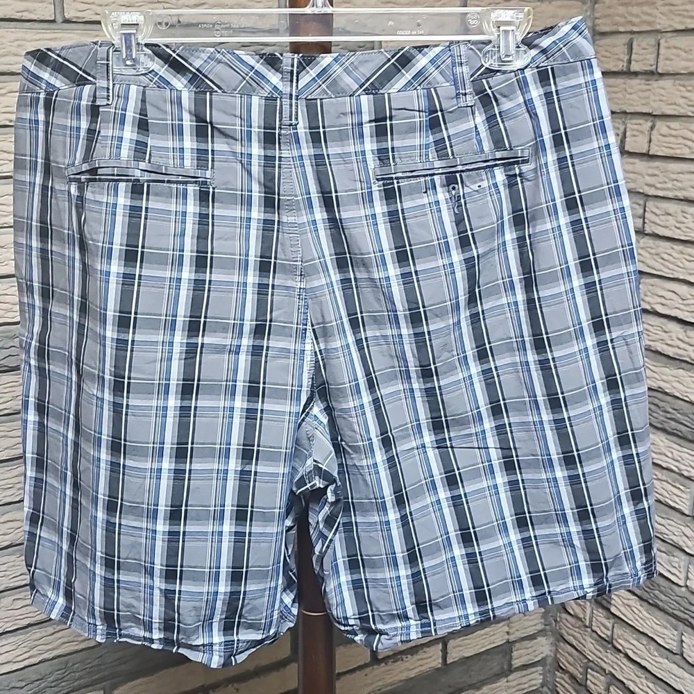 Croft and Barrow Plaid Mens Shorts Sz 40 **read description**